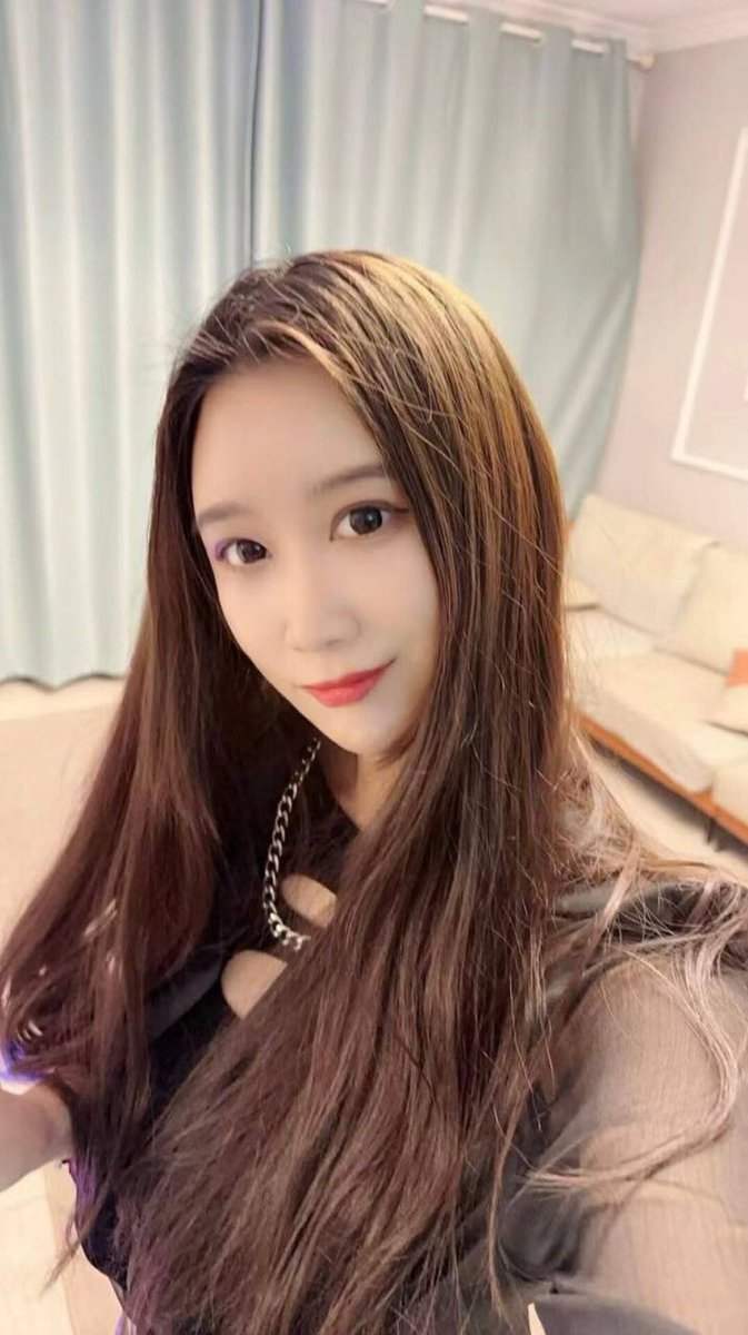 sacieth's tweet photo. 深圳女王

身高168 体重98 脚码38

长腿御姐，可严可甜，风格偏严厉

擅长：新人开发，狗奴，脚奴，前高，捆绑，足喂食，4i，龟责，四爱，羞辱，腿绞，踩踏，踢裆，马奴，强制黄金圣水等

让我看到你的卑微才有机会匍匐在我的脚下！ https://t.co/52hWmYophk