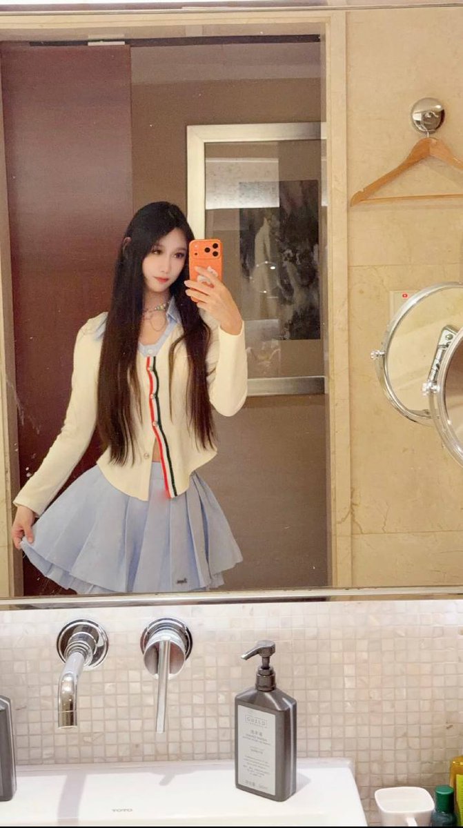 sacieth's tweet photo. 深圳女王

身高168 体重98 脚码38

长腿御姐，可严可甜，风格偏严厉

擅长：新人开发，狗奴，脚奴，前高，捆绑，足喂食，4i，龟责，四爱，羞辱，腿绞，踩踏，踢裆，马奴，强制黄金圣水等

让我看到你的卑微才有机会匍匐在我的脚下！ https://t.co/52hWmYophk