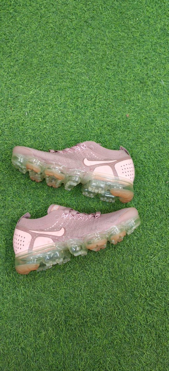 MwacheezyC's tweet photo. Nike Air Vapormax Flyknit 2

Size 36_37_38_39_40 

💰Ksh.4500 https://t.co/MIkM1HHBiN
