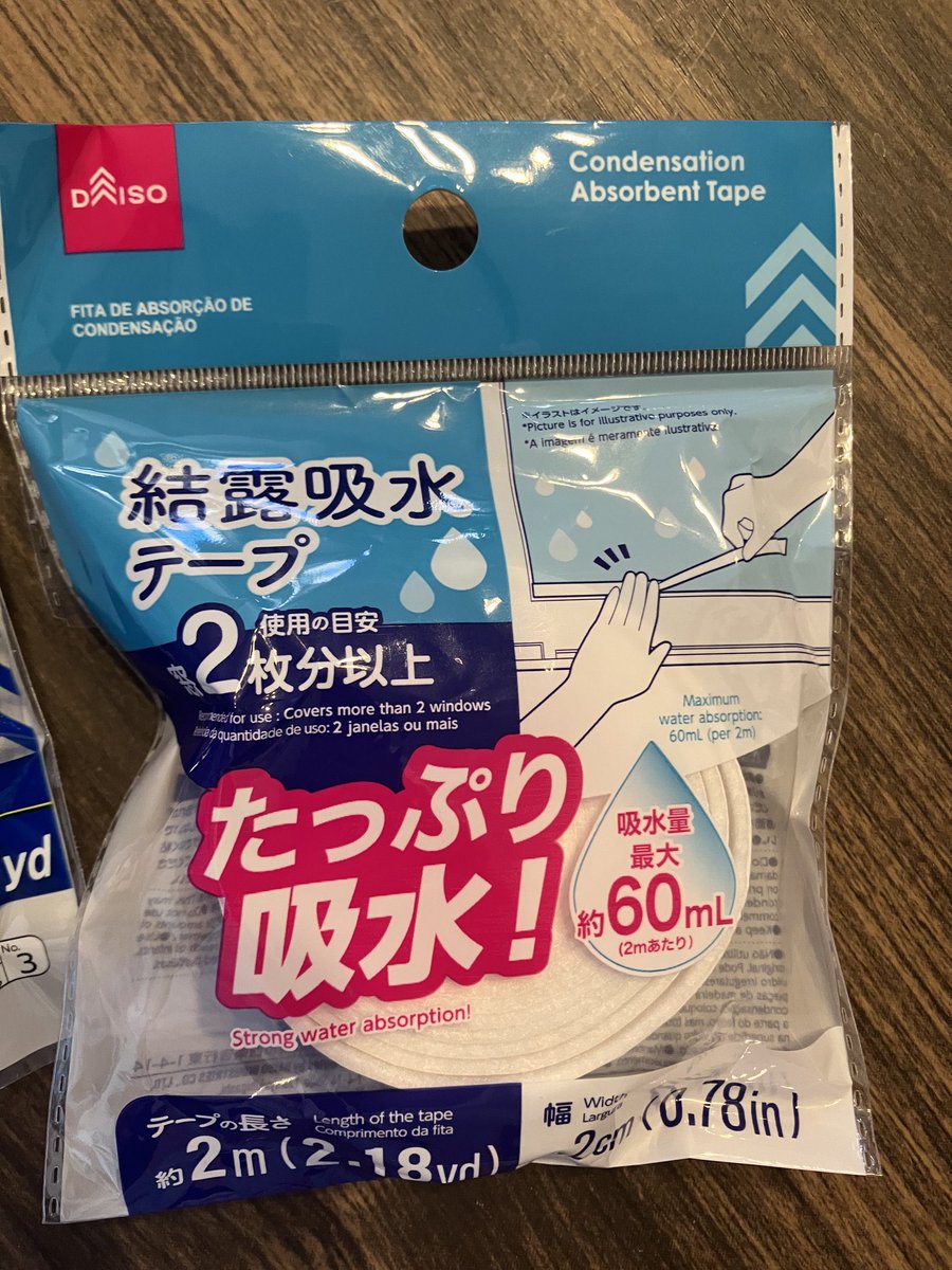 misosiru1026's tweet photo. 【有益情報まとめ】

①時間被って内側が吐息で結露すると、水滴が伝って口の周りが外側から触ってもわかるくらいビチョビチョになる問題、100均の結露吸水テープで解決できます✨🐺💦

②付け尻尾使ってる人、ベルトに通すタイプだと着脱が面倒だと思うけど、カラビナの大と小2つ使えばワンタッチで着脱ができて大変便利ですよ✨🐺🫶
ジャストサイズのカラビナなら外から見えないし、腰の服捲って少し被せたり上着被せたりすれば全然問題無し😉