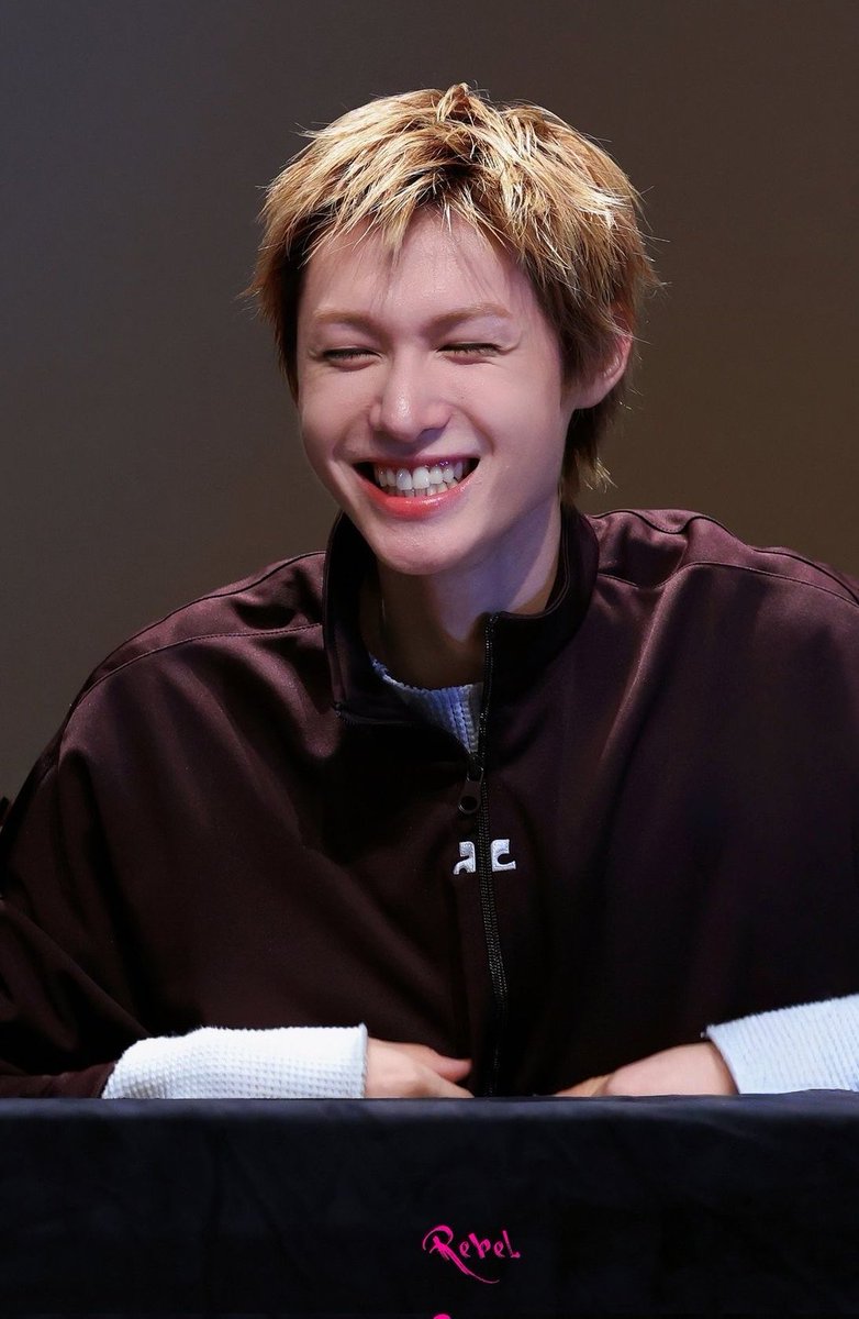 walalla0320's tweet photo. 네가 웃으면 나도 좋아 #마틴 #MARTIN https://t.co/xXkhmY7pJH