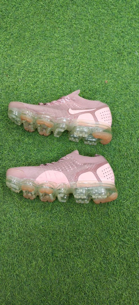 MwacheezyC's tweet photo. Nike Air Vapormax Flyknit 2

Size 36_37_38_39_40 

💰Ksh.4500 https://t.co/MIkM1HHBiN
