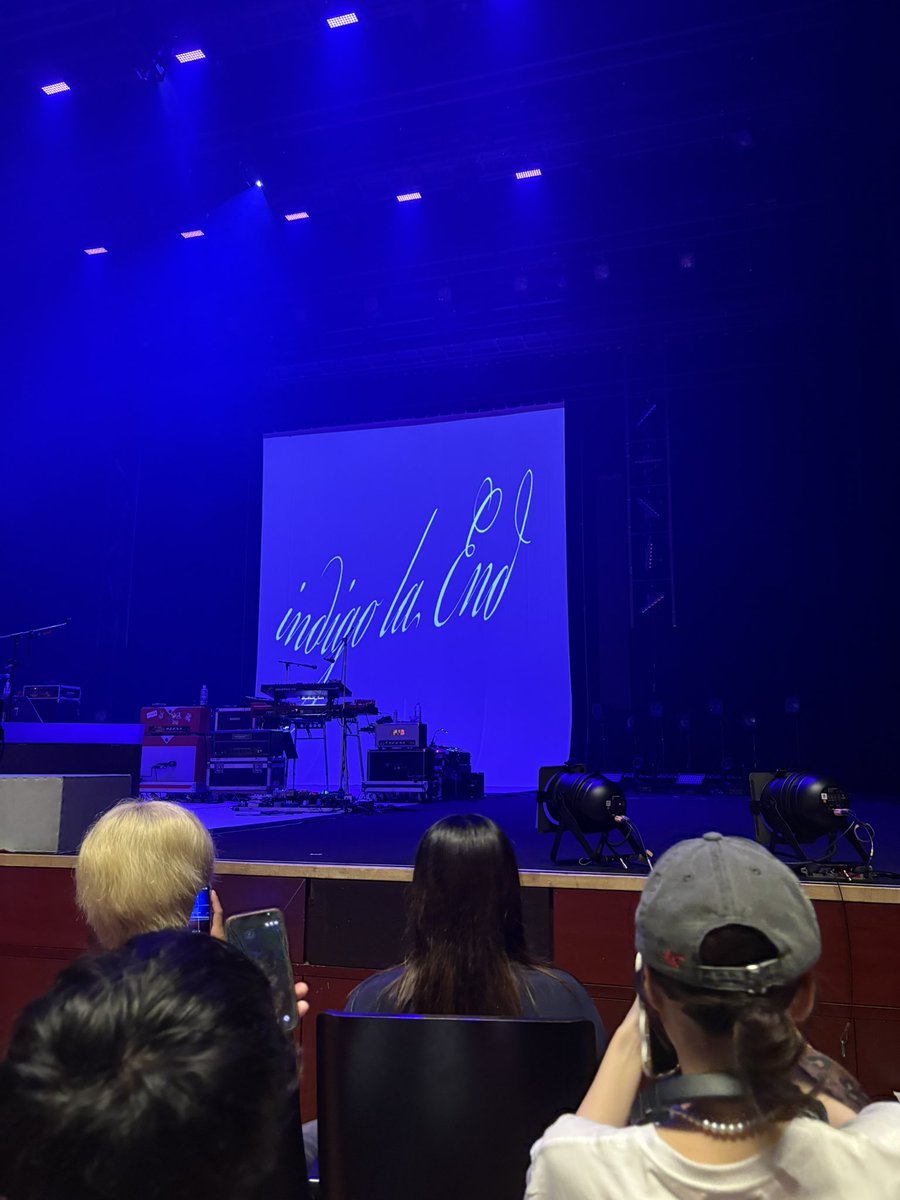 indigo_80mas's tweet photo. 川谷絵音の肌、極限に綺麗
初ロームシアター綺麗だった
隣の人もソロ参戦で話しかけようと思ったけど気分害させても申し訳ないしやめちゃった感想語りたかったな。次は語れる人と行きます。
次は来年のKアリーナそれまでまた英気を養うぞ

ネタバレあり感想ALT https://t.co/QRoN0G2wm4