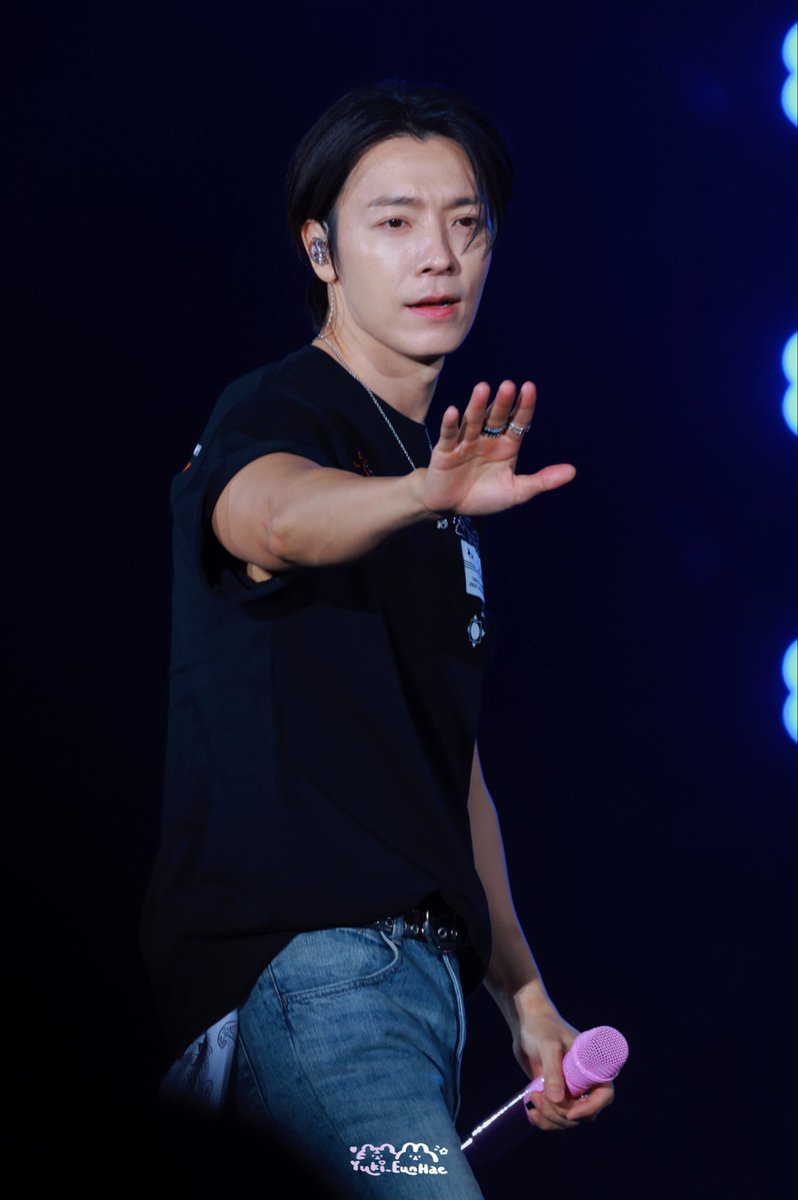 ShaleHaeHae's tweet photo. Lee Donghae’s visual 🖤

D&amp;E ArcaDE Fanparty D2

#동해 #Donghae

cr. yuki_eunhae https://t.co/3YeEN8dWrD
