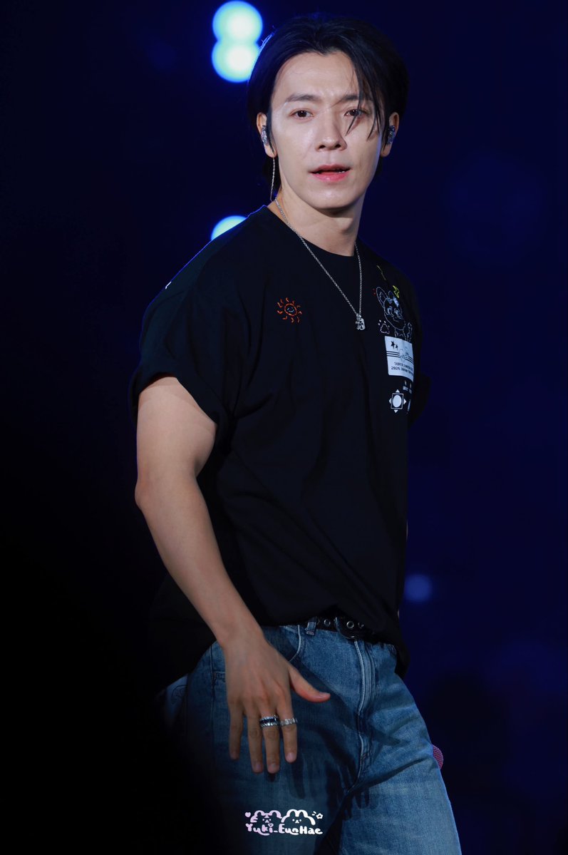 ShaleHaeHae's tweet photo. Lee Donghae’s visual 🖤

D&amp;E ArcaDE Fanparty D2

#동해 #Donghae

cr. yuki_eunhae https://t.co/3YeEN8dWrD