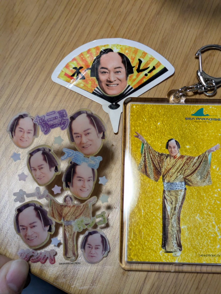 makigami's tweet photo. 本日賜った上様
透明カードの上様6人全員カメラが即顔認識しちゃって腹筋痛くなるくらい笑い転げた https://t.co/rHyk8c6sEI