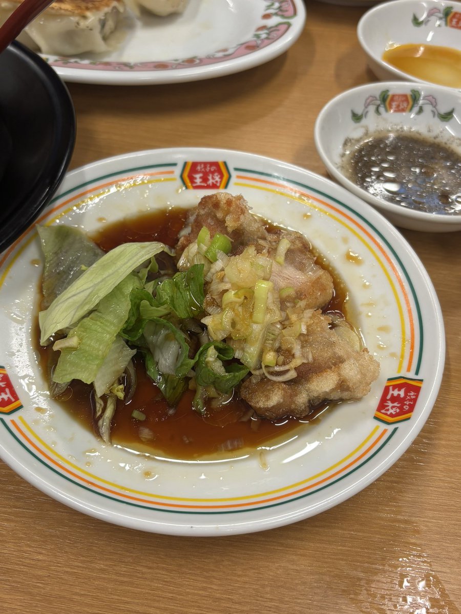adventure_ALXD1's tweet photo. 王将行ったんだけど、ジャストサイズの油淋鶏これで来たけどさすがにちっちゃすぎん、、、？？ https://t.co/jLCZrsC4SJ