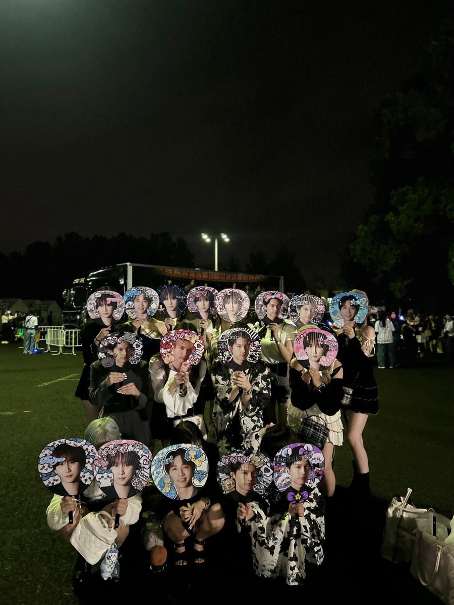 h0xmra's tweet photo. #MILESixTONES_STadium 💎
#SixTONES_MILESixTONES 🩶
楽しかった味スタ1日目✨🏟 https://t.co/cbybV5XYh9