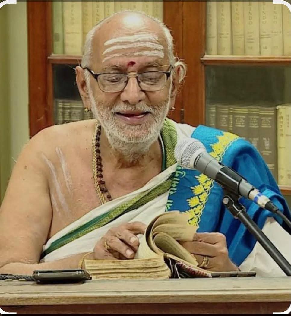 adarshahgd's tweet photo. Very sad to hear the news of passing away of Mahamahopadhyaya Mullaivasal Brahmasri Krishnamoorthy Sastrigal. He was a great scholar, indeed a great loss to Vaidika Parampara Om Shanti 🙏 https://t.co/BCs2JfTIQk
