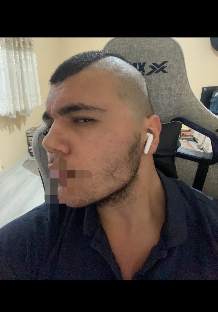 mare_nostrin's tweet photo. Arka tarafı fotoşopla değiştirecek biri lazım gaming chairde foto cekilmek yeni trend olmus eksik kalmayak 🙄🤪🤪🤪🥺🥺🥺 https://t.co/A9l2rdgrP4