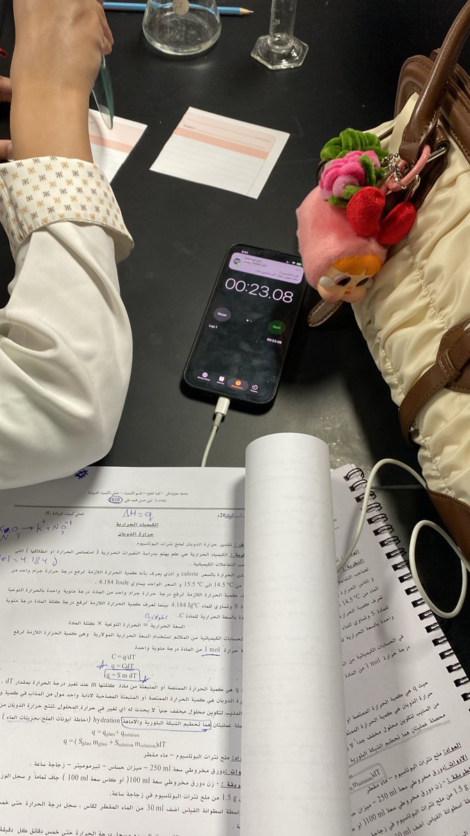 Zo67tt's tweet photo. طالبات مجتهدات مكروفااتتتت 
الجامعه حرفيا بيتي الثاني نص يومي فيهاا 
ليتني اشوف نسوان حلويننن مالحق مكروفهه😓😓 https://t.co/WgTcxGZpGH