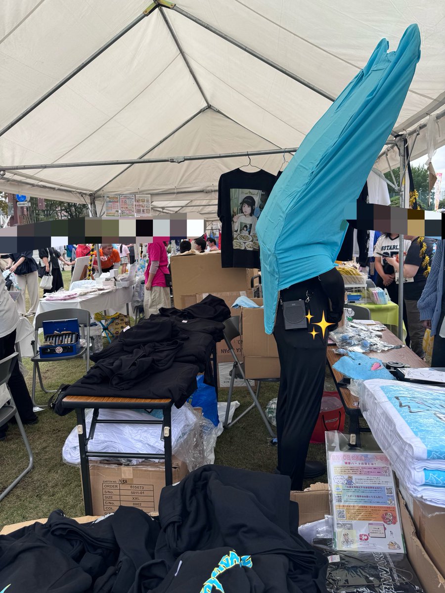 qne6sh's tweet photo. 人気すぎて整列スタッフや札がついたり列の場所も改善されてた群馬県庁の対応力ｽ湖“
一人で設営してるのびわ湖くんだけだったよ...
#びわ湖くん
#ご当地キャラカーニバル https://t.co/INO1ORszV9