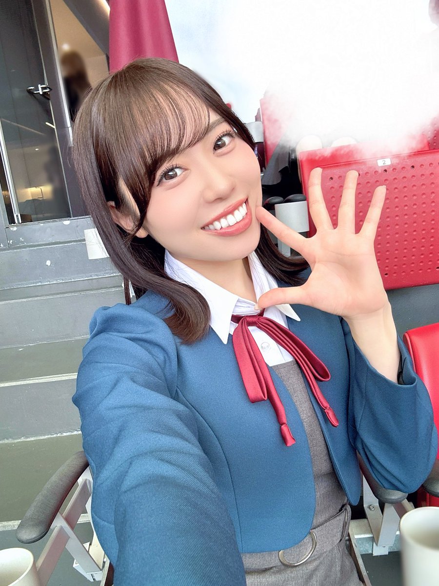 SayuriDate's tweet photo. 🇪🇸『Japan Weekend Madrid』💫
in Riyadh Air METROPOLITANO
2日間ありがとうございました〜!!!✨
#JapanWeekendMadrid

ちぃちゃん恋ちゃんと、
初めてのスペインでした！🧡🩷💙
トーク、ライブ、お渡し会など。
声や、言葉、表情でたくさん伝えてくれて
本当にありがとう🙌
海を越えても繋がってるんだーっ！💫
Gracias🧡Hasta pronto✨

🎧澁谷かのん 役 伊達さゆり🦉
#lovelive #Liella!