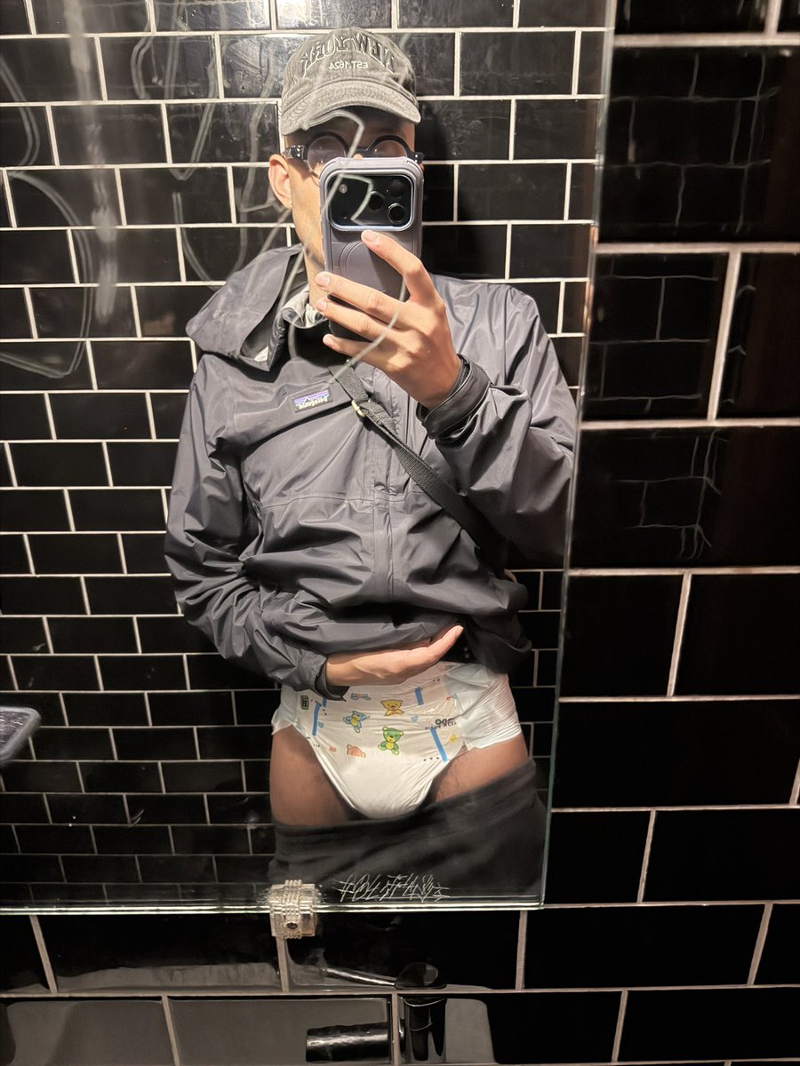 diaperboyparker's tweet photo. it’s been awhile, hi #abdl #gayabdl #diaperboy https://t.co/WsoFskmcLc