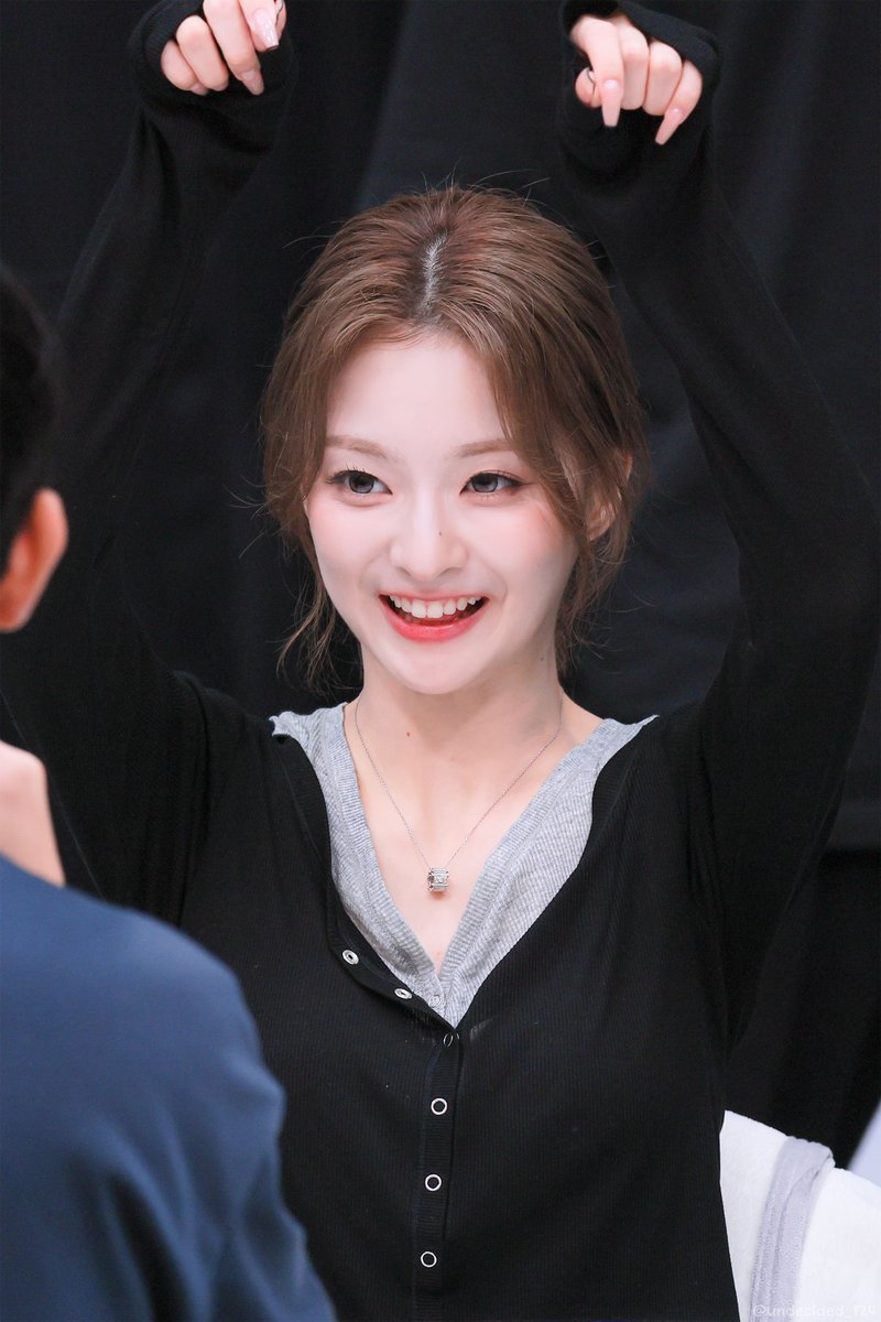 undecided_124's tweet photo. #이나경 #LEENAGYUNG 
#프로미스나인 #fromis_9    

260911 https://t.co/hkbMMaD4aA