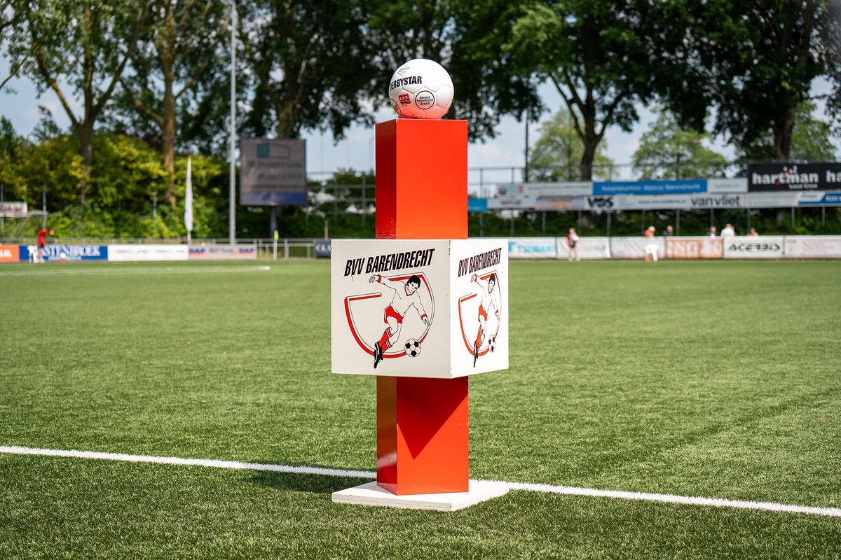bvvbarendrecht's tweet photo. 🧑‍🤝‍🧑 VEILIG EN RESPECTVOL

BVV Barendrecht gaat dit seizoen meer aandacht vragen voor de normen en waarden die de club wil uitdragen. We willen incidenten voorkomen door een positieve, veilige en sportieve verenigingscultuur te versterken👇
https://t.co/nVNU8U1c4J https://t.co/LpYrPKjKb3