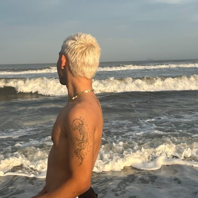 ja0znnn's tweet photo. nevei mais cedo, amaram? #NovaFotoDePerfil https://t.co/eqBSsbjsRa