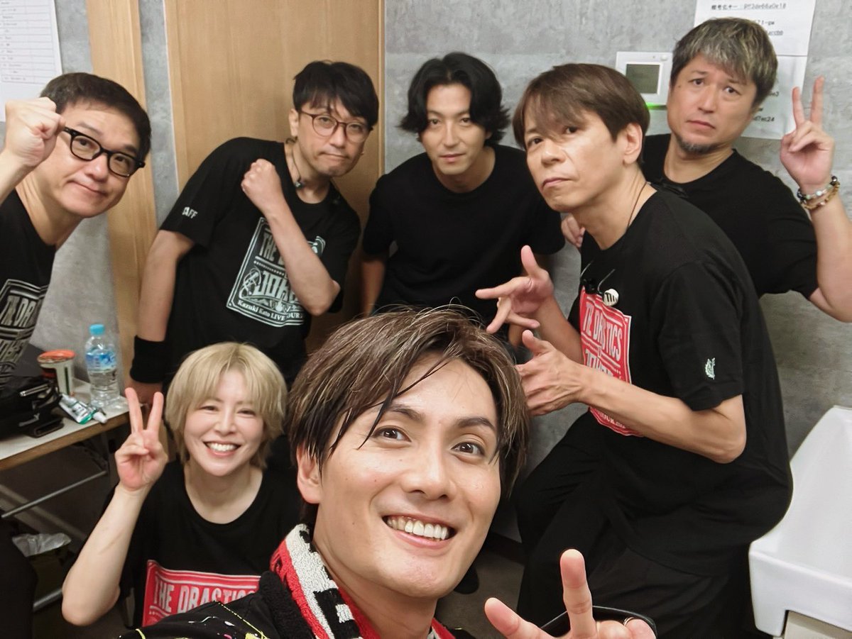 maimaiimamura's tweet photo. #加藤和樹　#JOKER 
高松🐓公演終了しましたーーー🥁
エモく激しく笑いのあるLiveにてめっちゃ楽しかったです！！！
今日も沢山叩いたな〜🖐🏻

ありがとうございました〜🐒💓

#加藤和樹
#伊達孝時
#加藤和樹20th https://t.co/FGujS7wd3p