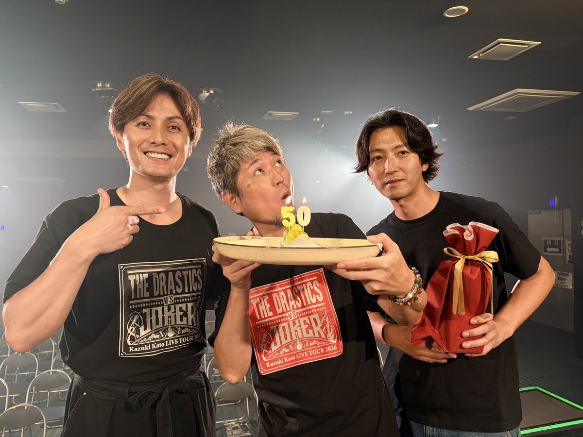 maimaiimamura's tweet photo. #加藤和樹　#JOKER 
高松🐓公演終了しましたーーー🥁
エモく激しく笑いのあるLiveにてめっちゃ楽しかったです！！！
今日も沢山叩いたな〜🖐🏻

ありがとうございました〜🐒💓

#加藤和樹
#伊達孝時
#加藤和樹20th https://t.co/FGujS7wd3p