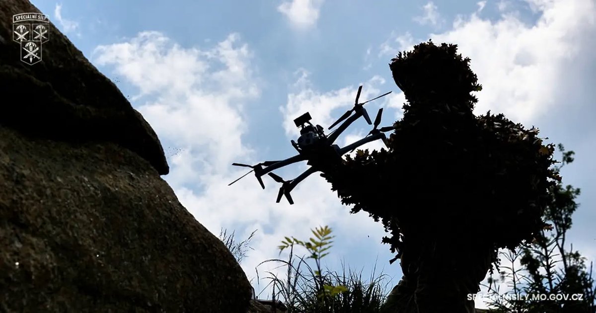NATO_SOF's tweet photo. No script. No fixed sequence. Adapt as the situation changes. 🔄

Operators from Czechia’s 🇨🇿 601st Special Forces Group test new technologies and tactics during experimentation exercise SCAVENGER 2026.

As the scenario unfolds, operators must assess, decide and adapt in real time — testing new ways to communicate, detect a simulated adversary and protect against Unmanned Aerial Systems.

Because readiness isn't just preparing for what you expect. It's being able to adapt when conditions change.

📸 @spec_sily_acr | @ArmadaCR | @CZtoNATO