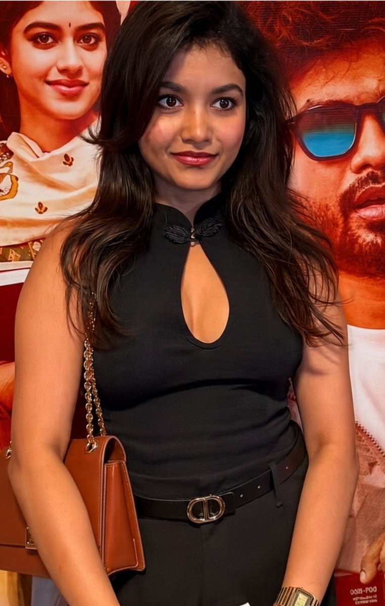 actressnation4u's tweet photo. Outfit is the winner 💥💥💥

#SanjanaTiwari https://t.co/JCXIjqjBaQ