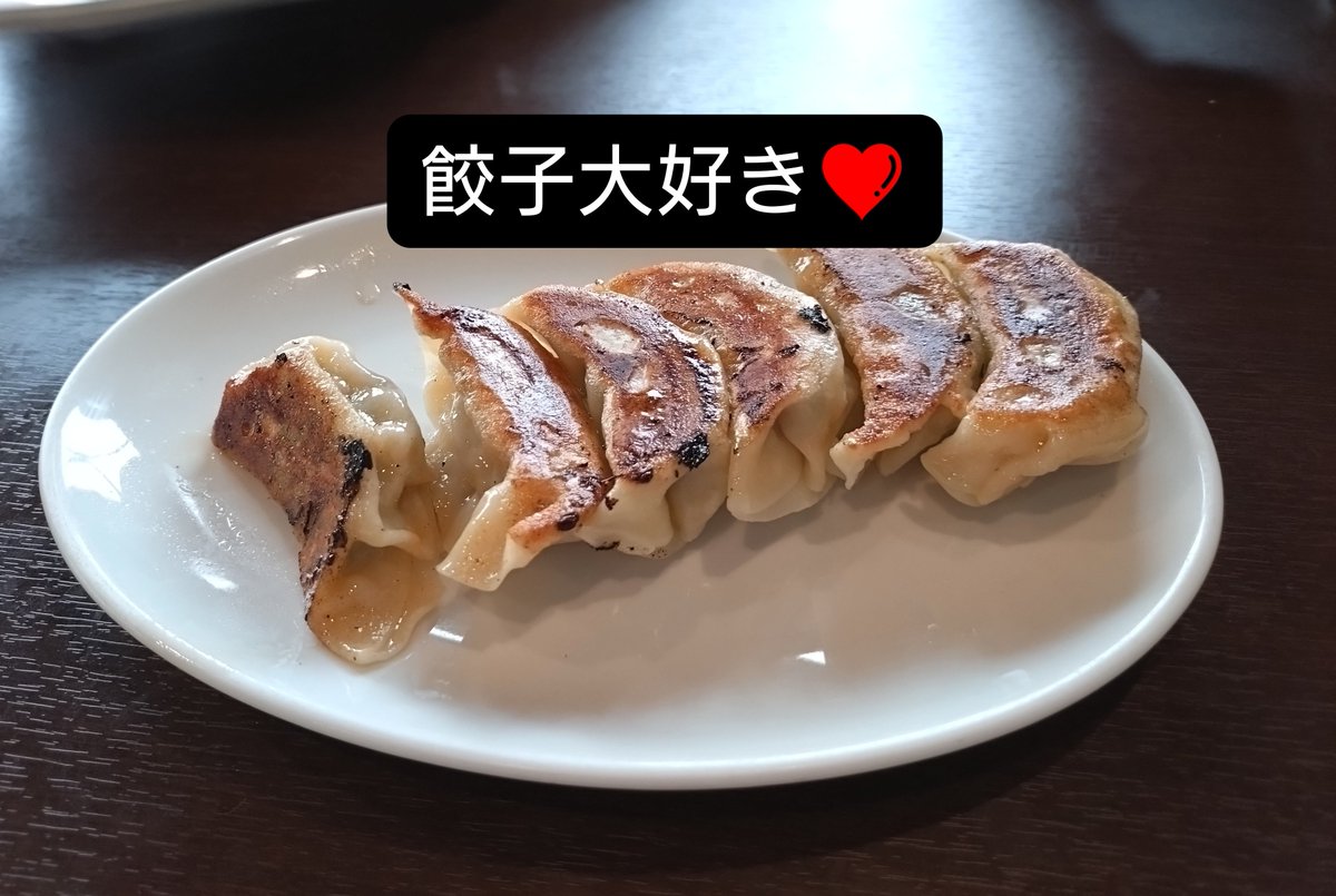 tmtatu5's tweet photo. 餃子を食べたら肉汁がぷしゅっとＴシャツに(T_T)
今年買ったＴシャツなのに
洗った再度洗った　でも油染みは残ってしまった
美味しいチョコレート　その包み紙で鶴を折った　電車内で折っていたので変な人と思われたか？
学習〜餃子を食べる時は気をつけよう
毎日何かあるある♪プチ日記 https://t.co/vPJDdou4x3