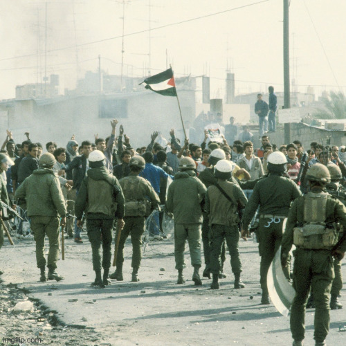 LiamOMaraIV's tweet photo. Following the #FirstIntifada in #Palestine, a large #HungerStrike was launched by #Palestinians in Israeli custody on #ThisDayInHistory in 1992. One died as a result, while several non-prisoners were killed and many injured when #IDF attacked demonstrations backing the strike. https://t.co/pllggQcBRW