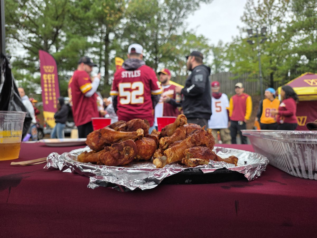 theHOGSIDE's tweet photo. You cant have a TailGate without @Commander_Nuggs  Buffalo Rub Fried Wings and Legs... eaten by your very own Taylor Heinicke!! #RaiseHail https://t.co/0O40TcaqaX