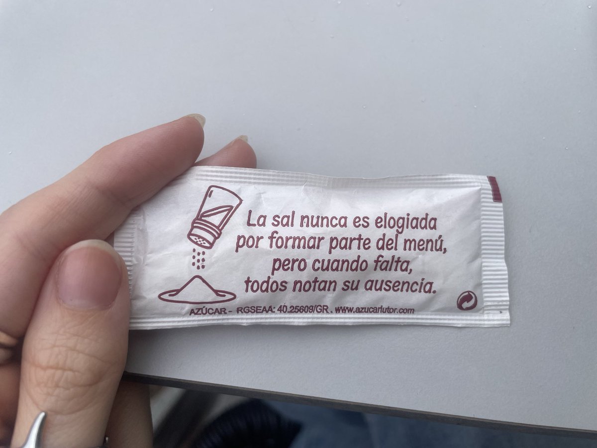 marsupidani's tweet photo. Sobrecito con crisis  de identidad https://t.co/ys1bcr8aNO