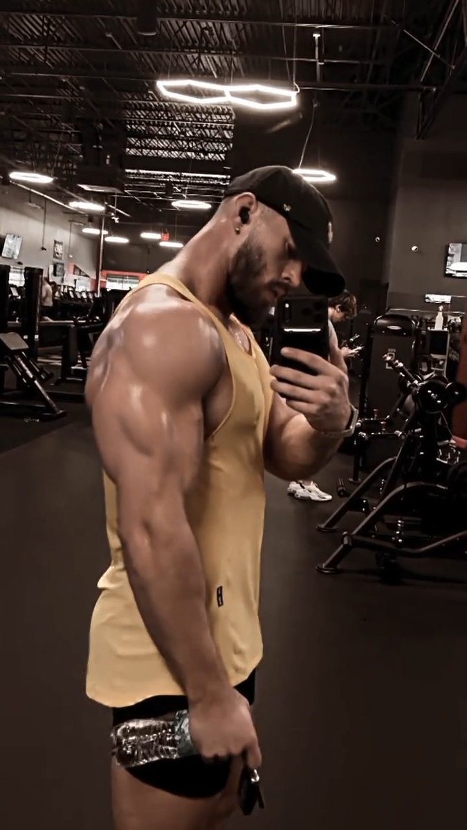 pressurechampp's tweet photo. Hitting the gym again 💪🏼🧨 https://t.co/6BzB1Z88OY