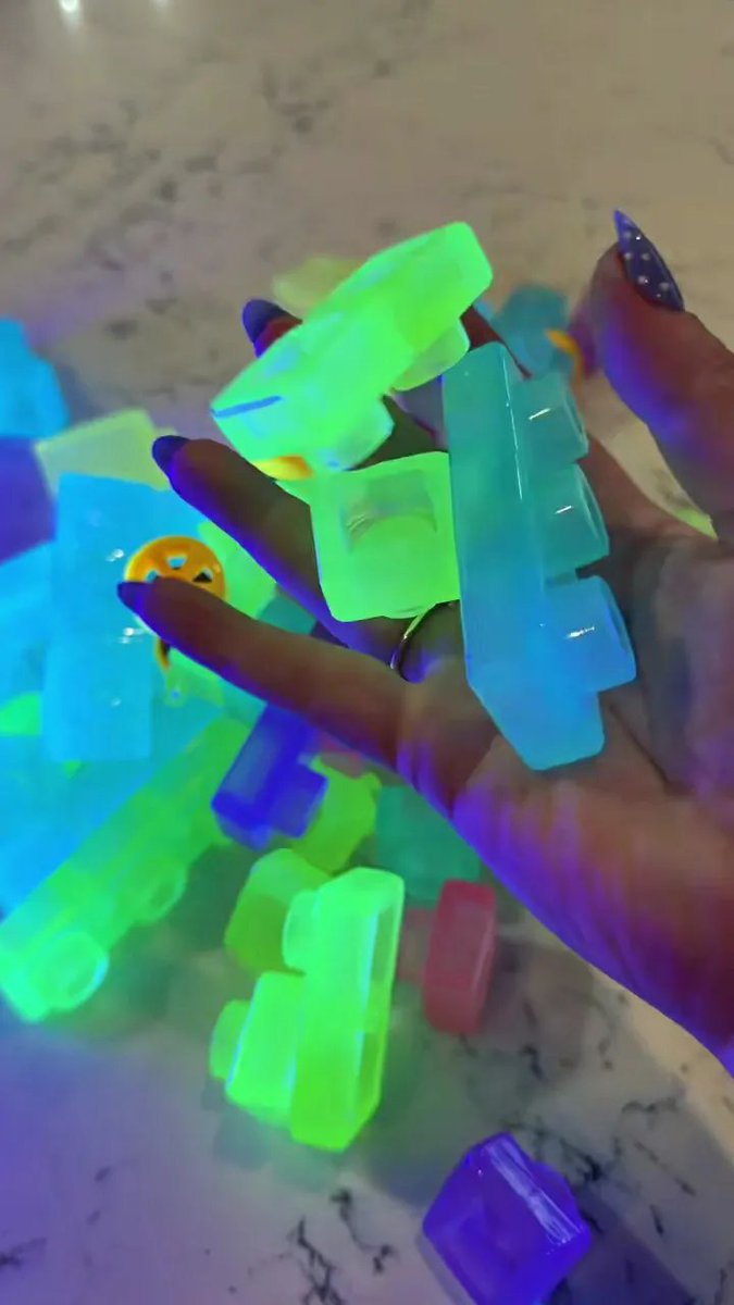cuongnailsd5m's tweet photo. “These are for the kids.”
Also me at 11 PM: just one more building 😭✨ https://t.co/8VCBfMmtTm