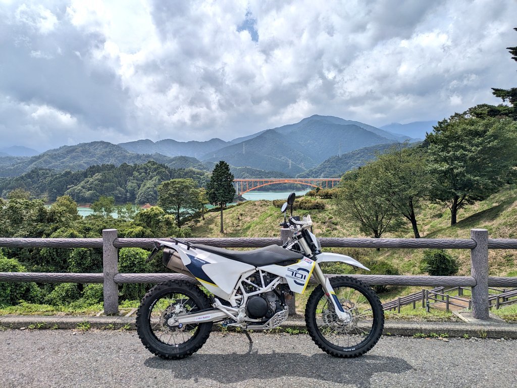 kickSR400's tweet photo. フロントフォークO/Hしたての701エンデューロ、結婚費用のため泣く泣く現金化したくて大安売り中😭🙏

車検満タン!! ハスクバーナ 701ENDURO 2019 実動 18,687km R10/9まで カスタム付属品多数有り フロントフォークOH済み Husqvarna 代理出品
https://t.co/Ipa1e8JU5k
#バイク売ります
#Husqvarna https://t.co/wO4E9p2Oso