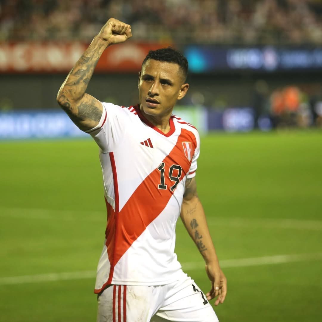Francosus1's tweet photo. Supongo q no lo haran jugar en 3 partidos en 10 dias a un jugador de 36 años que se ha operado la rodilla y estuvo parado 1 año verdad? O buscan beneficiar al equipo que en la siguiente seguidillas de partido jugara todo en Lima y Trujillo mientras sus rivales lo haran en cusco? https://t.co/Fk005Xl3na