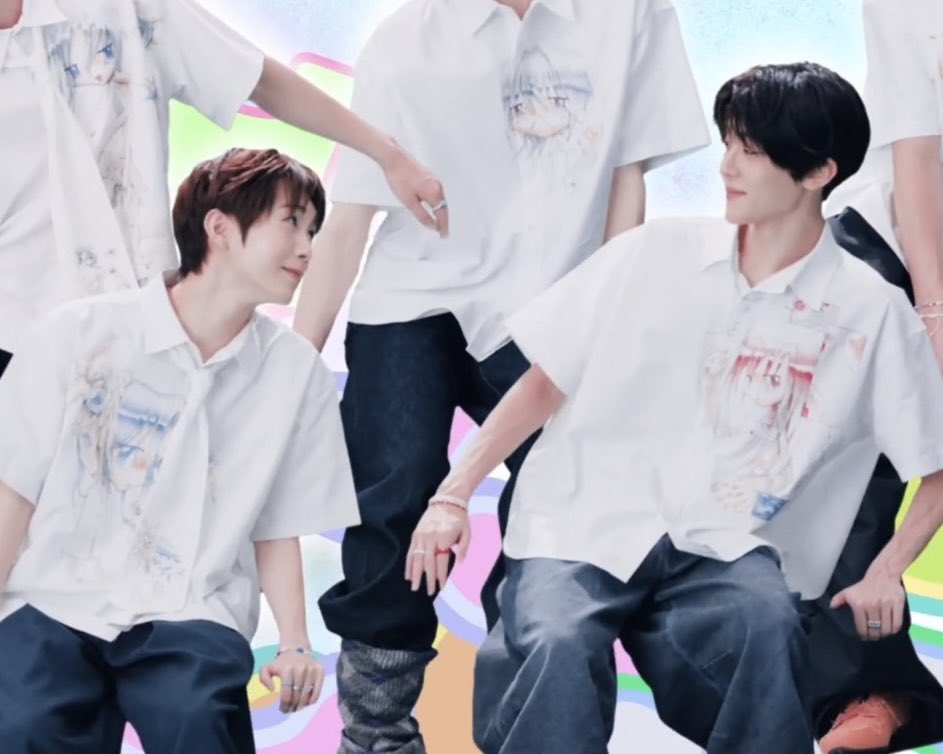 luvvzip's tweet photo. Lover Boy 맞네요 이거 https://t.co/4mKy12EcQn