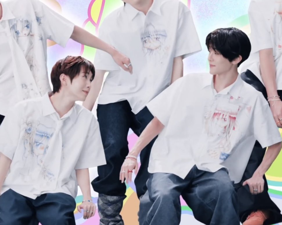 luvvzip's tweet photo. Lover Boy 맞네요 이거 https://t.co/4mKy12EcQn