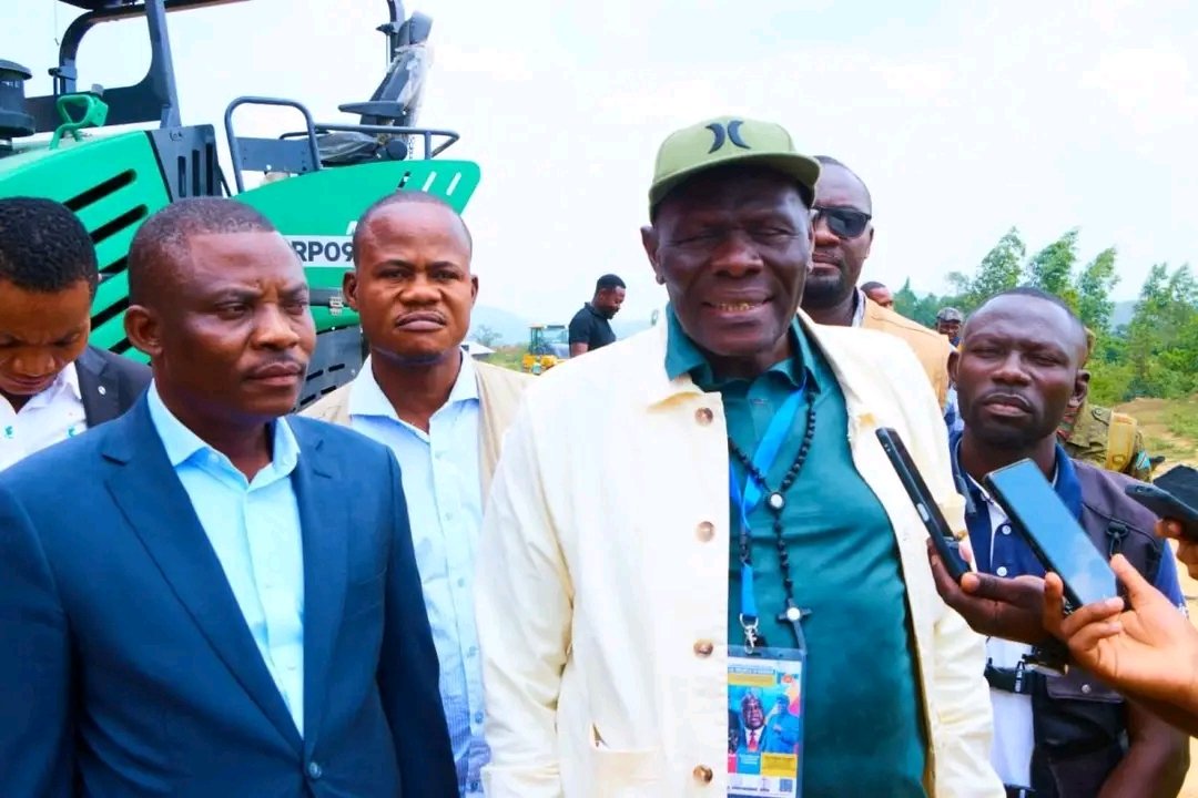bavonga_j's tweet photo. *🚨 #Ituri : « L’ancien gouverneur militaire de l’Ituri, le lieutenant-général Luboya N’Kashama Johnny, et ses complices, dont le colonel Christian, ont laissé une dette de 60 millions de dollars américains que le nouveau gouverneur a trouvée sur la table. On va se réveiller un https://t.co/FYLqG2VljC