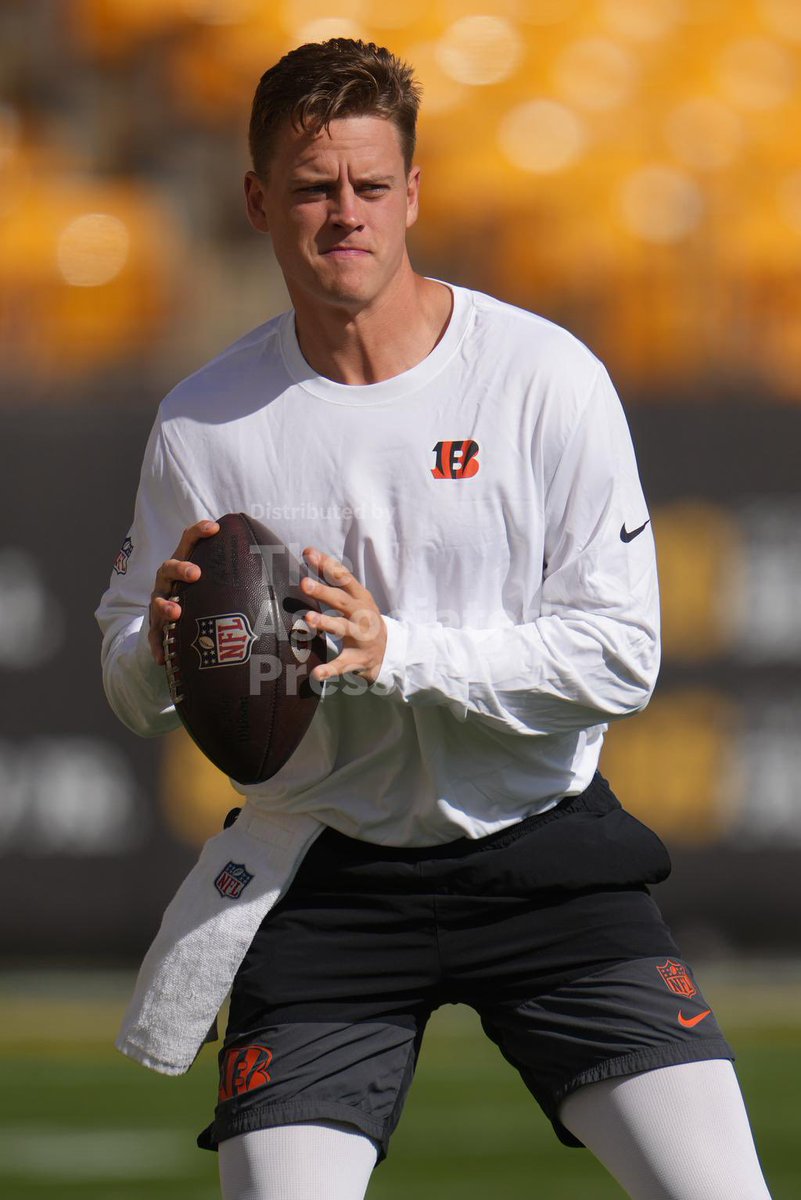 CincyBengalsBR's tweet photo. Joe Burrow se aquecendo agora há pouco! https://t.co/7rqx9dNA9J