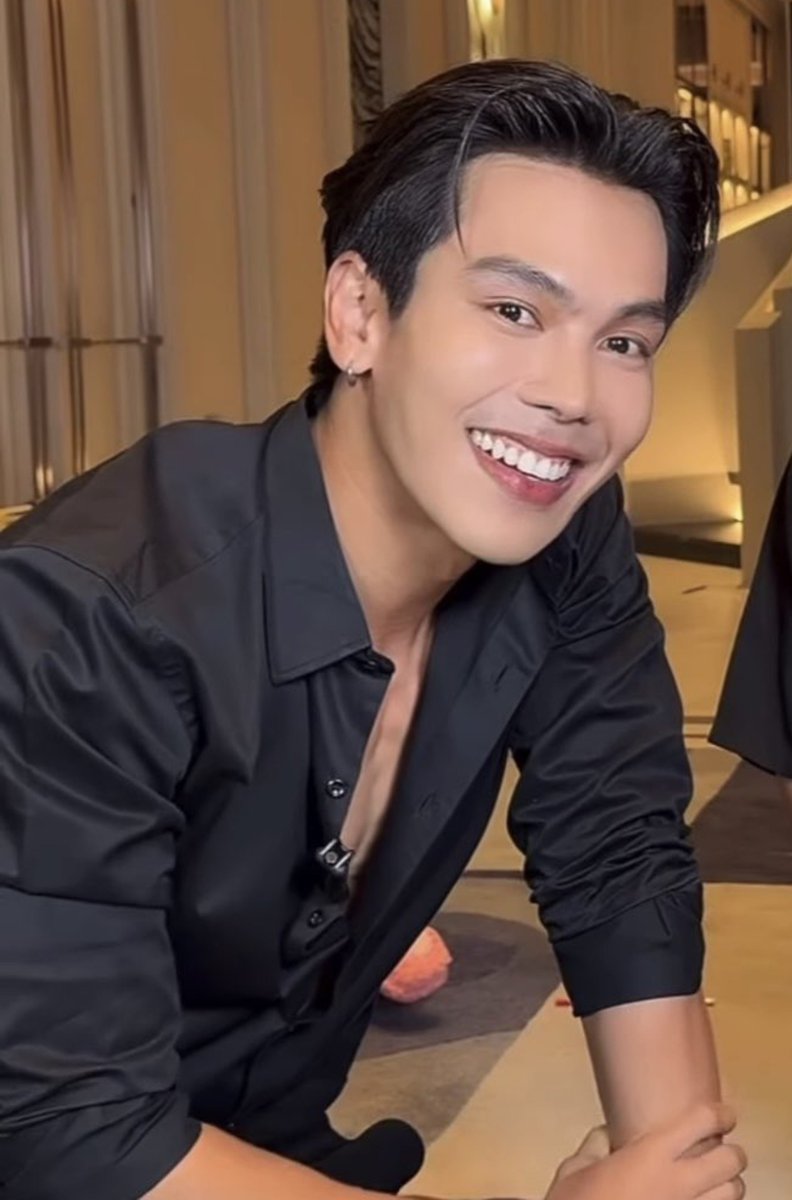 KSatanDevil's tweet photo. “ กอดๆปะป๊าอุ่นนนน ”
“ ก็ต้องอุ่นสิครับ ปะป๊าเป็นเตาผิงส่วนตัวของแก้มหอมนี่น่า ”

กู : 😭😭😭 https://t.co/LTc71N7F0M