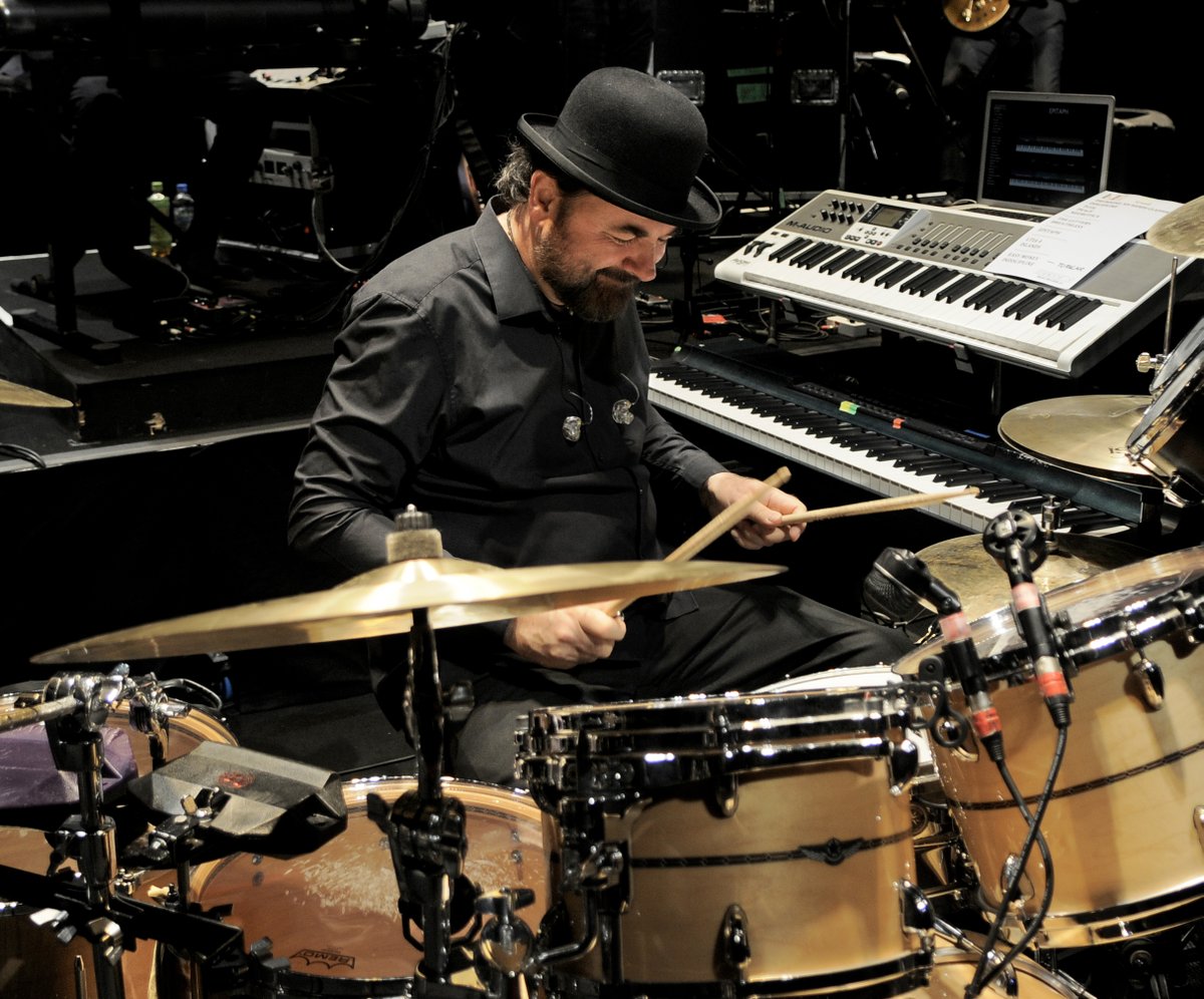 DGMHQ's tweet photo. Join us in sending birthday greetings to King Crimson's most recent recruit, Jeremy Stacey.
https://t.co/r7rmrahzAH https://t.co/CksJ7E3Vjt
