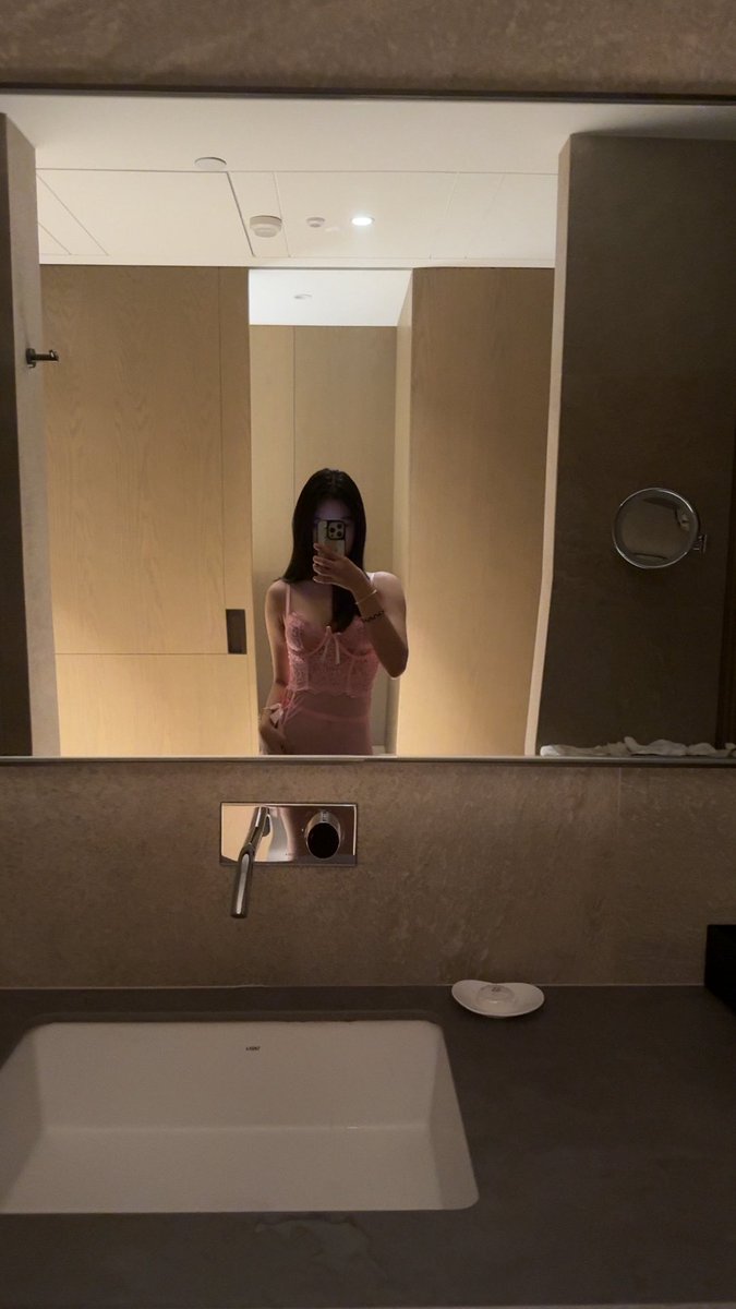 xiaoruanyui's tweet photo. 我希望自己未来的老公是纯洁的 但我痛恨眼前的男孩是矜持的 https://t.co/zBSl9HNiFk