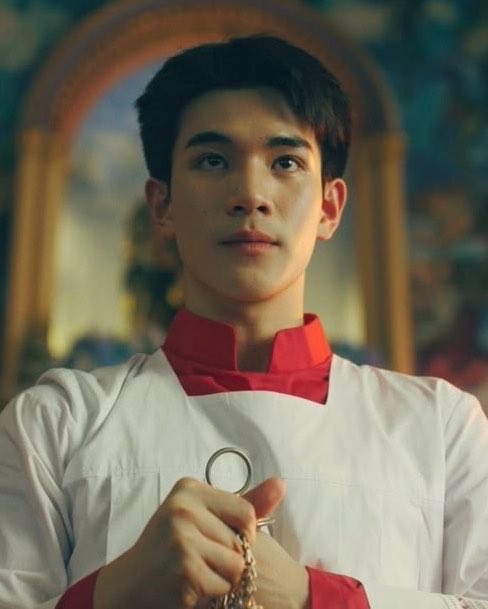 boyslovehub's tweet photo. Fourth Nattawat won ‘Best BL Actor’ award for “Ticket To Heaven” at the Feed X Khaosod Awards. #FourthBLActorOfTheYear https://t.co/rdcQXGarfy
