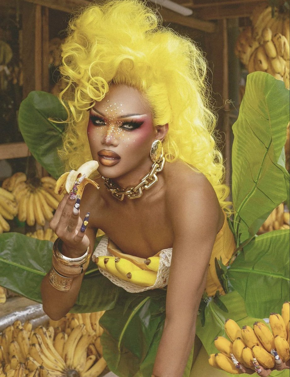 DragRace131's tweet photo. Dixxxy Decoy looks tropical in her ‘Halo, Halo, Halo!’ runway for Drag Race Philippines season 4. #Dragrace #DragRacePH https://t.co/IrovoGDn83