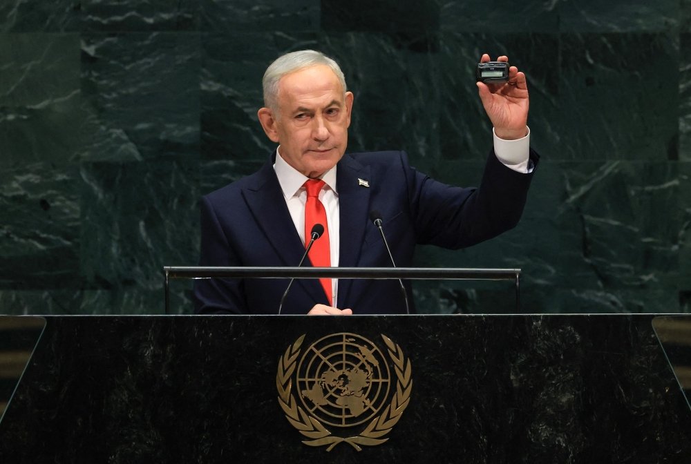 DollyArmy2000's tweet photo. You do realise that Israel openly threatened our national security when the UK placed trade sanctions on their illegal settlements? Remember that? Only a few weeks ago? Anybody? Anybody? The same country whose Prime Minister was proudly displaying a pager, used for terrorism at a UN meeting?
So before you all go nodding along with the fucking BBC with "Hmmm, yes, that RAF Fairford thing must be Russia or Iran", this cunt has already stated that we're on the Mossad chopping block.