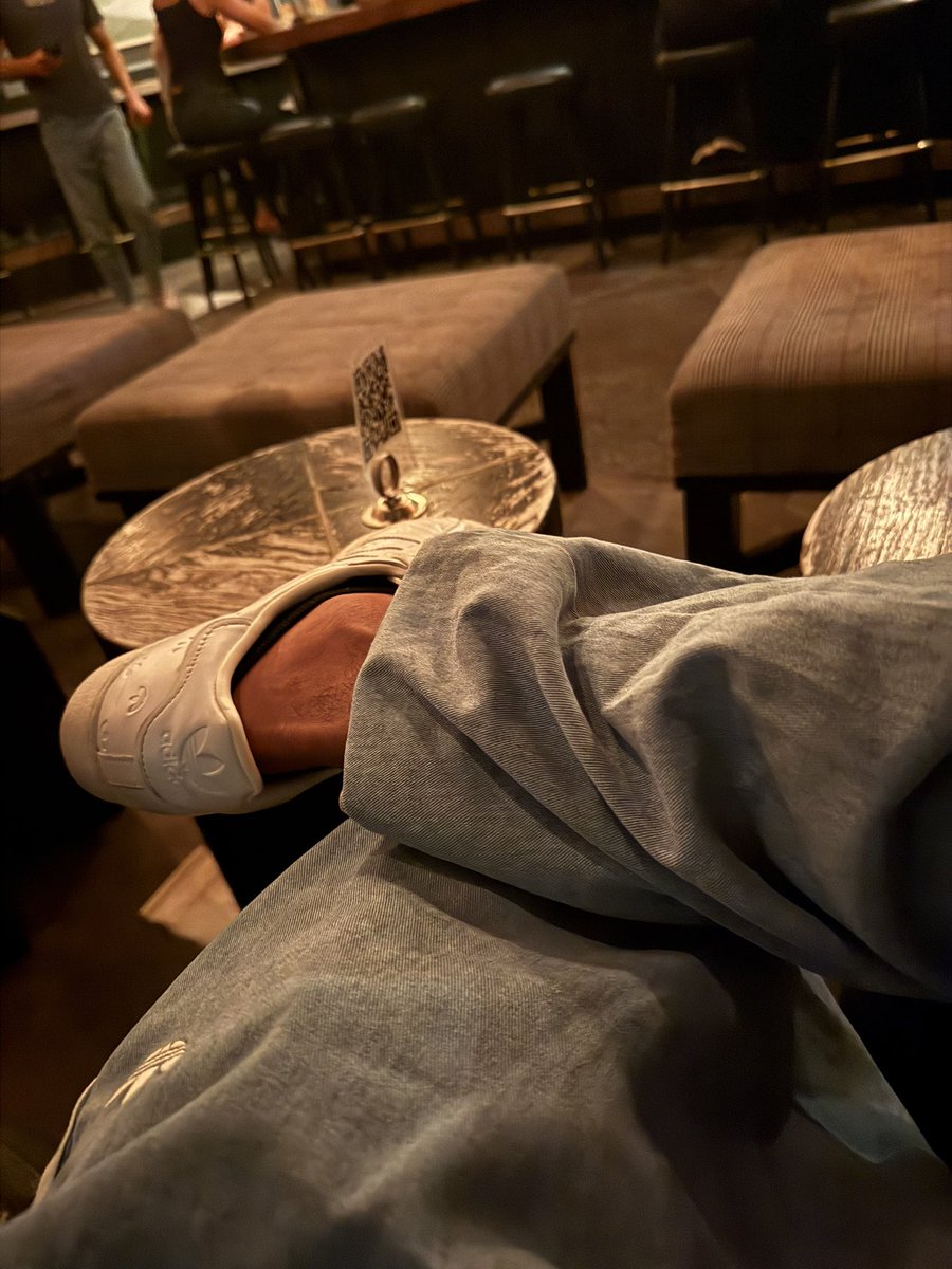 DaddyPilot213's tweet photo. Good Drinks in good vibes and good company. Happiness is easy as you creating it and love is free it’s a beautiful life Thank you I love you Peace and love always ❤️ #BlackBoyJoy #Plur https://t.co/tDhBc39f3x
