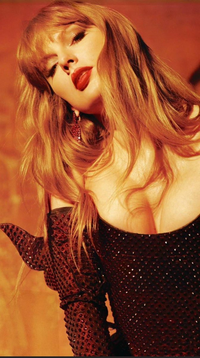 Celeb2Admi's tweet photo. Taylor Swift is the pinnacle of feminine beauty https://t.co/cTWLv8Lj0y