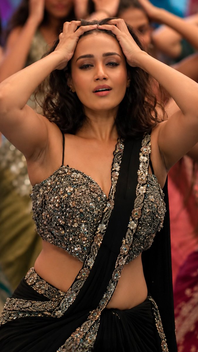 starspotterx's tweet photo. Prepared for Dimple Hayathi, but Nivetha Pethuraj came out of syllabus 😄

Aadarsha Kutumbam House No: 47 – AK 47 is an upcoming Telugu action-comedy film, scheduled to release on October 2, 2026.

Nivetha Pethuraj🧵 1/2 https://t.co/eeez95jdwh
