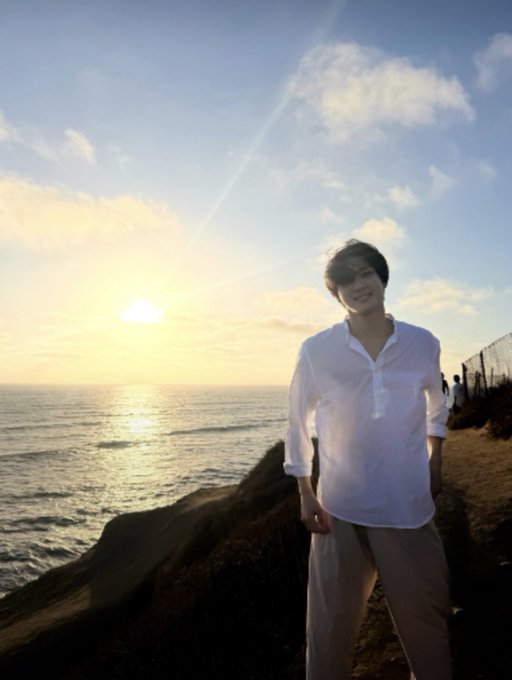 heewonchu's tweet photo. jungwon posts that made me want to throw my phone out the window https://t.co/ygSMOEuCQ6