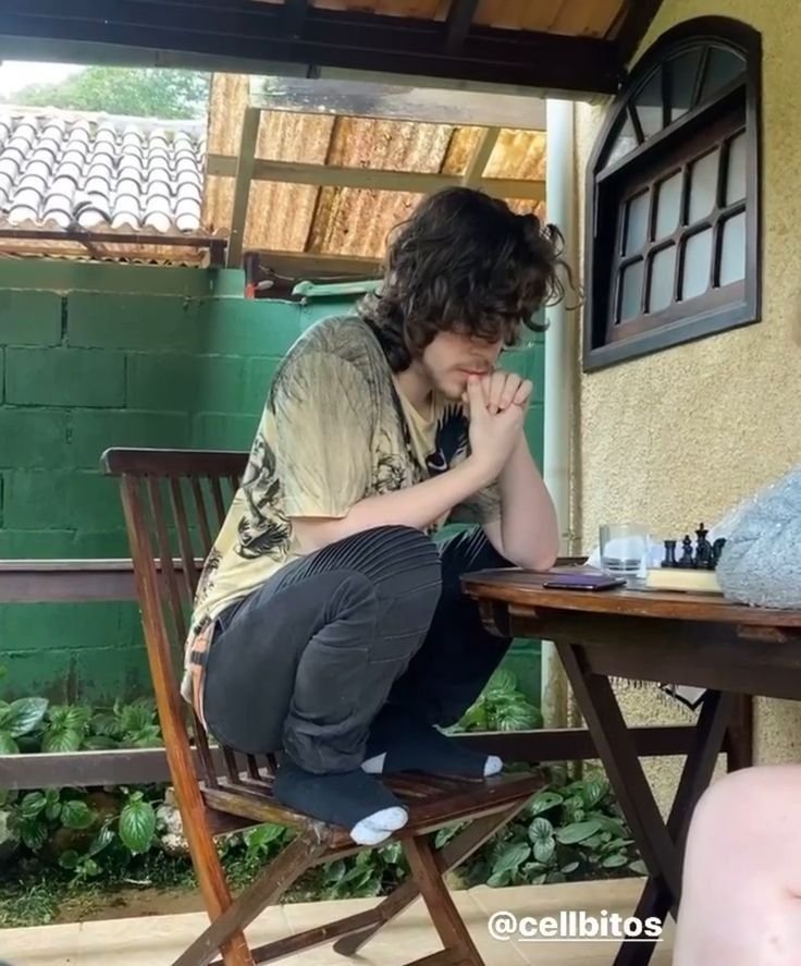 osenhorluci's tweet photo. Não entendo porquê sempre usam essa foto do Cellbit fazendo o L, sendo que a gente tem essa que é bem melhor https://t.co/nWAyWhpaJ5