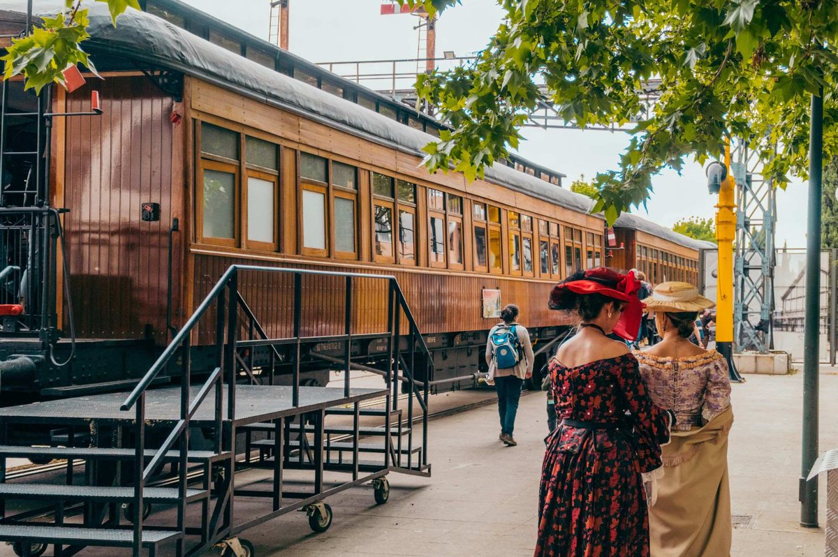 ffe_es's tweet photo. ¡Qué ganas del #TrendelaFresa🍓!

Tus acompañantes favoritos ya están contando los días para volver a viajar, cantar, hacerte reír y contarte mil historias a partir del próximo fin de semana. 🍂🚂 ¡Llega la temporada de otoño!

🎟️ Consigue tus billetes: https://t.co/7MgESR1utQ https://t.co/Ci9Kjpir96