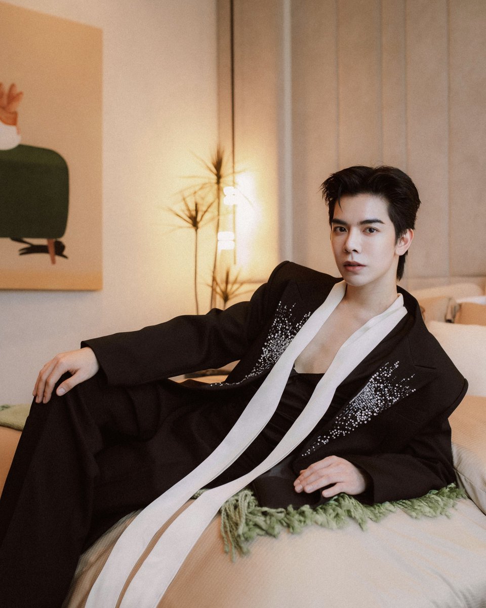 babe_in_'s tweet photo. Armani has me obsessed. ✨

#LuminousSanctuary #ArmaniFragrance #BangkokBoulevardSignature #TheNewSC https://t.co/hU64oPDUzQ